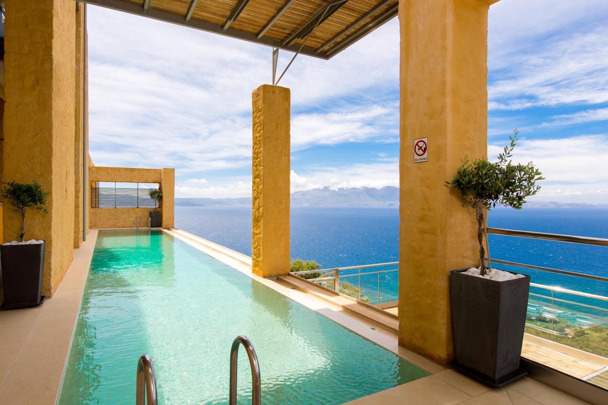 Villa Beachfront Ravdoucha Epavlis Eleni - Pool, Hot Tub, Gym, Sauna, Private Parking, Wifi