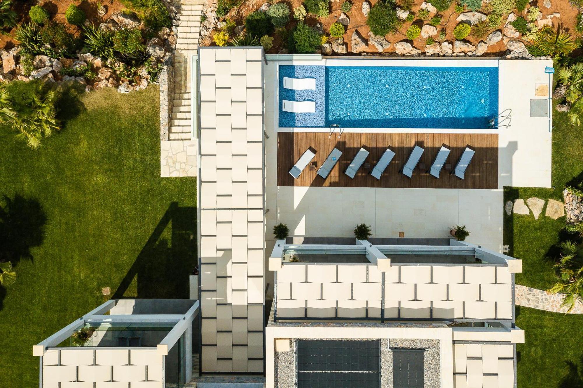 Blueskyline Owner's Listing, By Hellocrete *