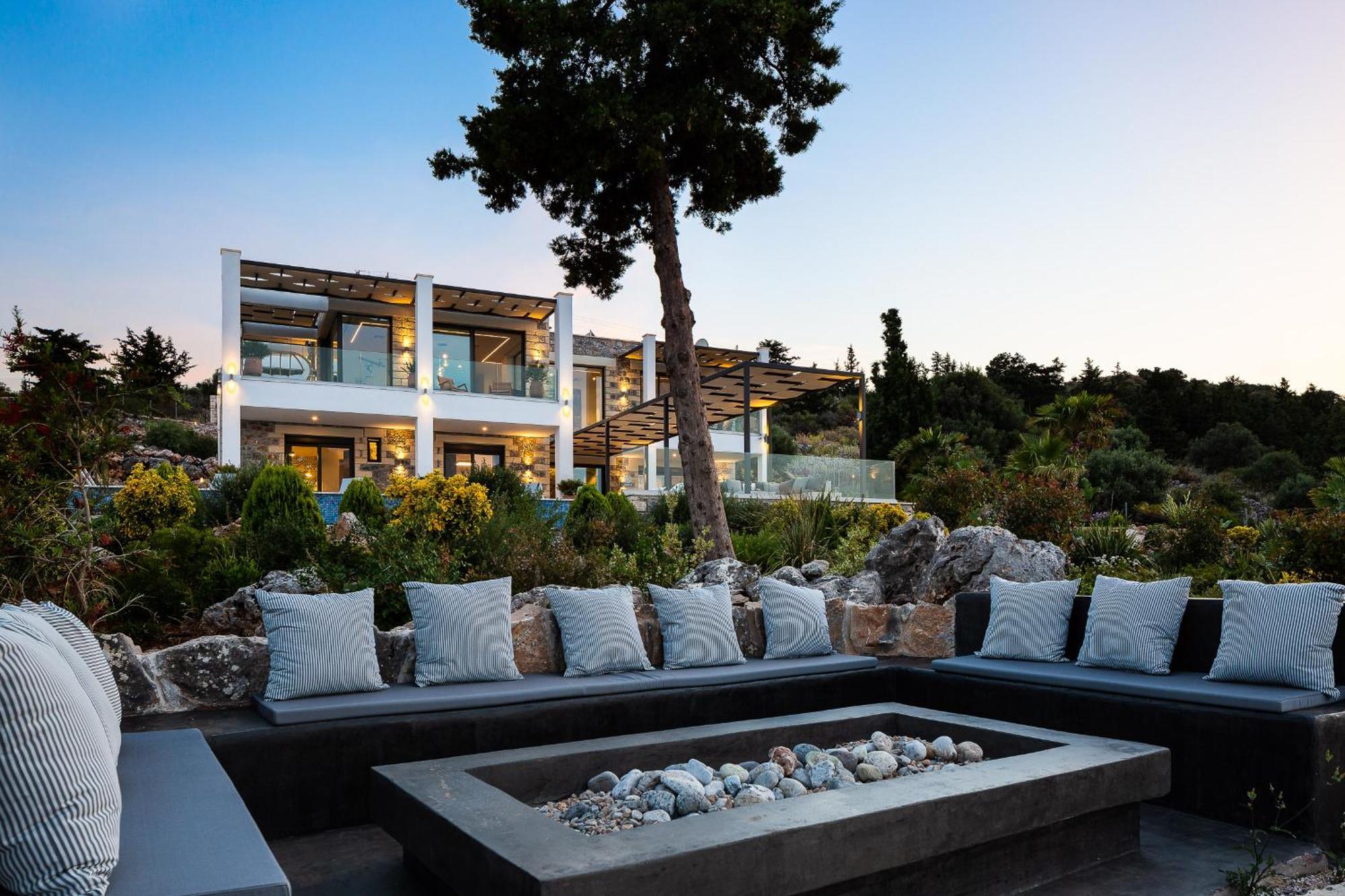 Blueskyline Owner's Listing, By Hellocrete Villa