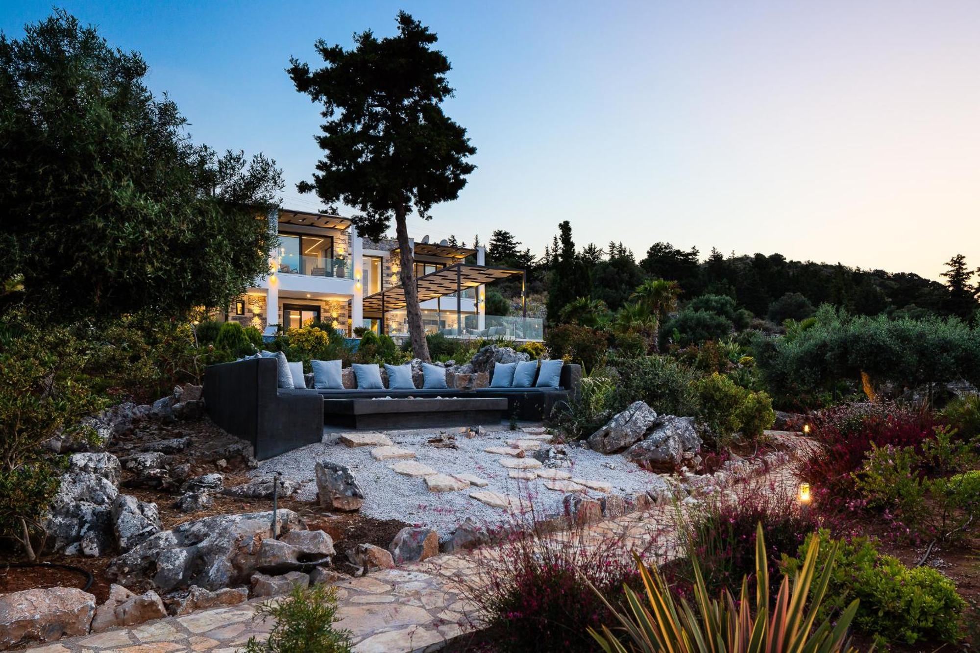 Villa Blueskyline Owner's Listing, By Hellocrete *