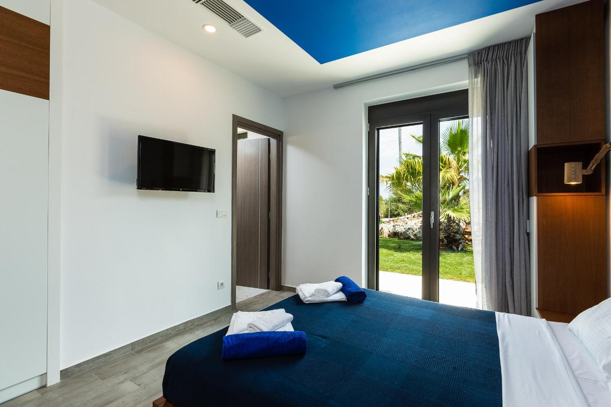 Blueskyline Owner's Listing, By Hellocrete Chania (Crete)