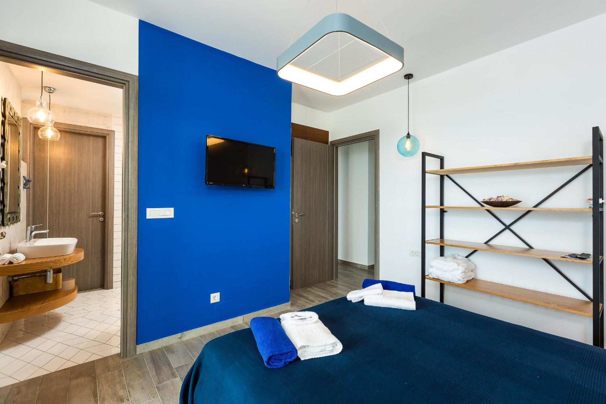 Blueskyline Owner's Listing, By Hellocrete Villa *