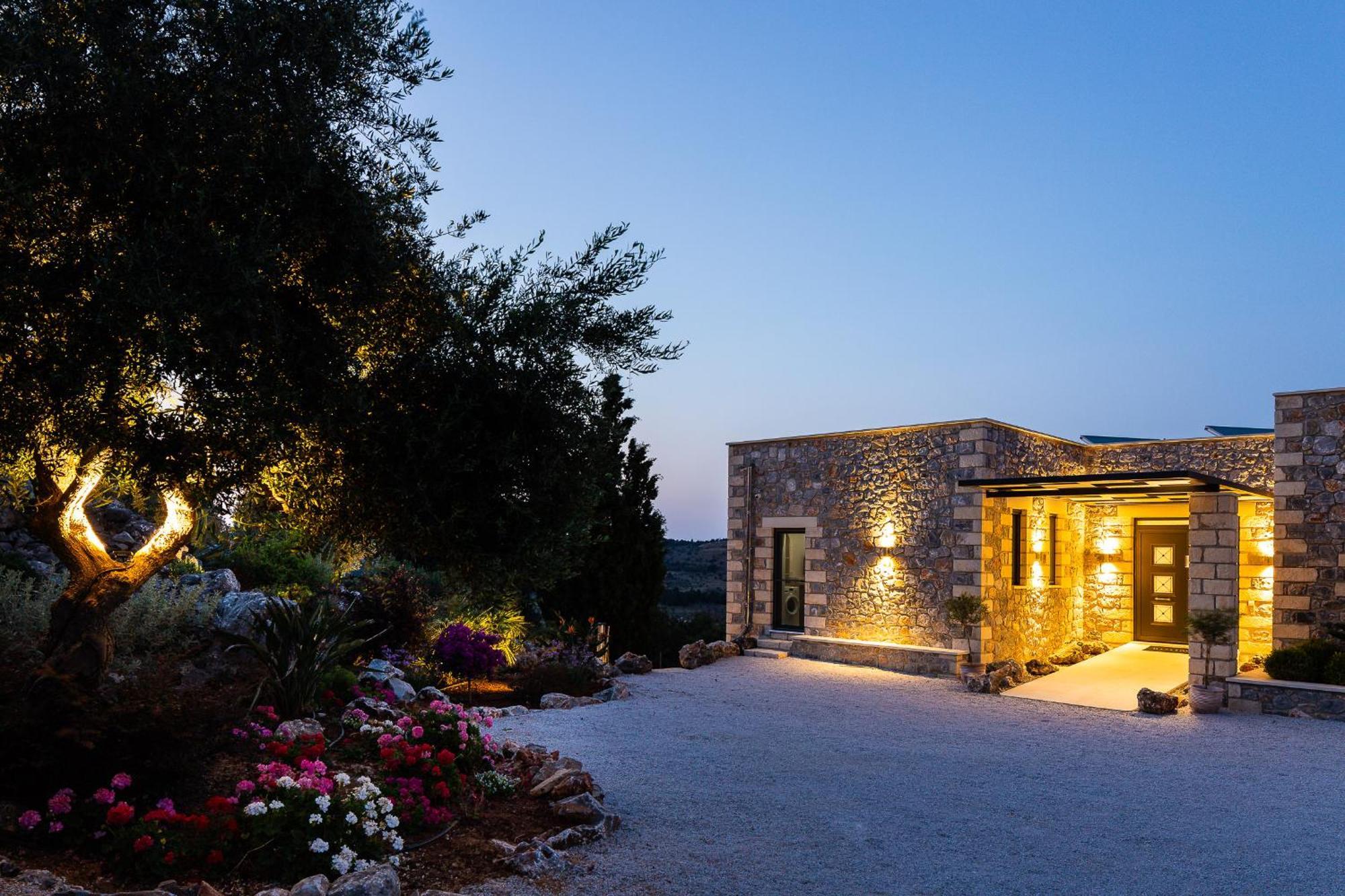 Blueskyline Owner's Listing, By Hellocrete Villa Chania (Crete)