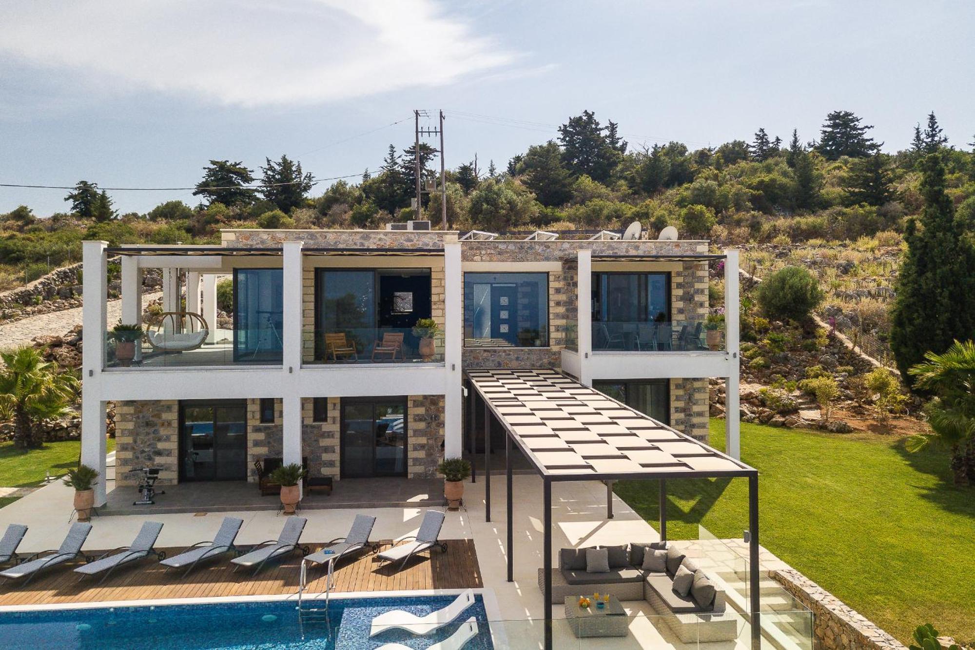 Blueskyline Owner's Listing, By Hellocrete Villa *