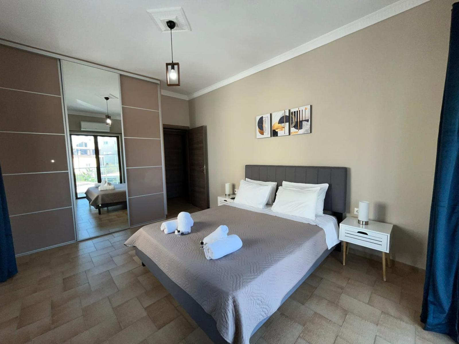 Modern αpt 500m From The Beach. *
