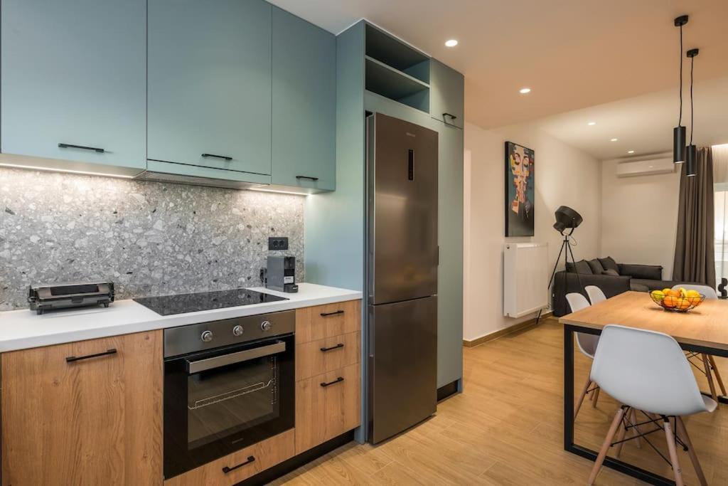 White House 3 Floor Apartment *