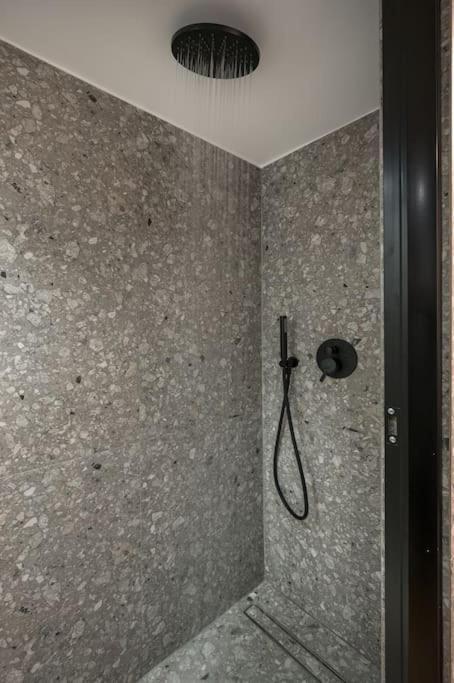 White House 3 Floor Apartment *