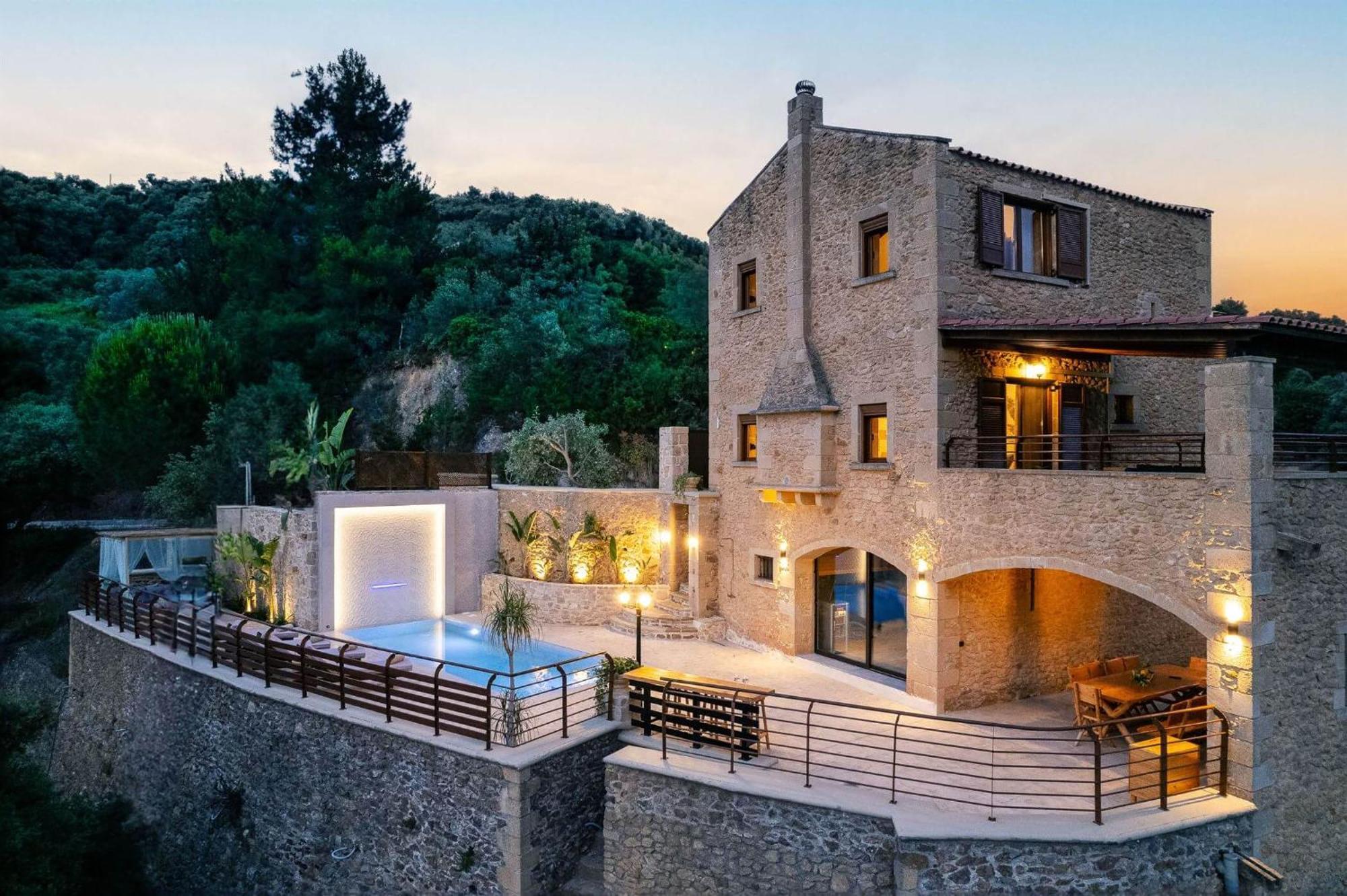 Kotinos Luxury Villa