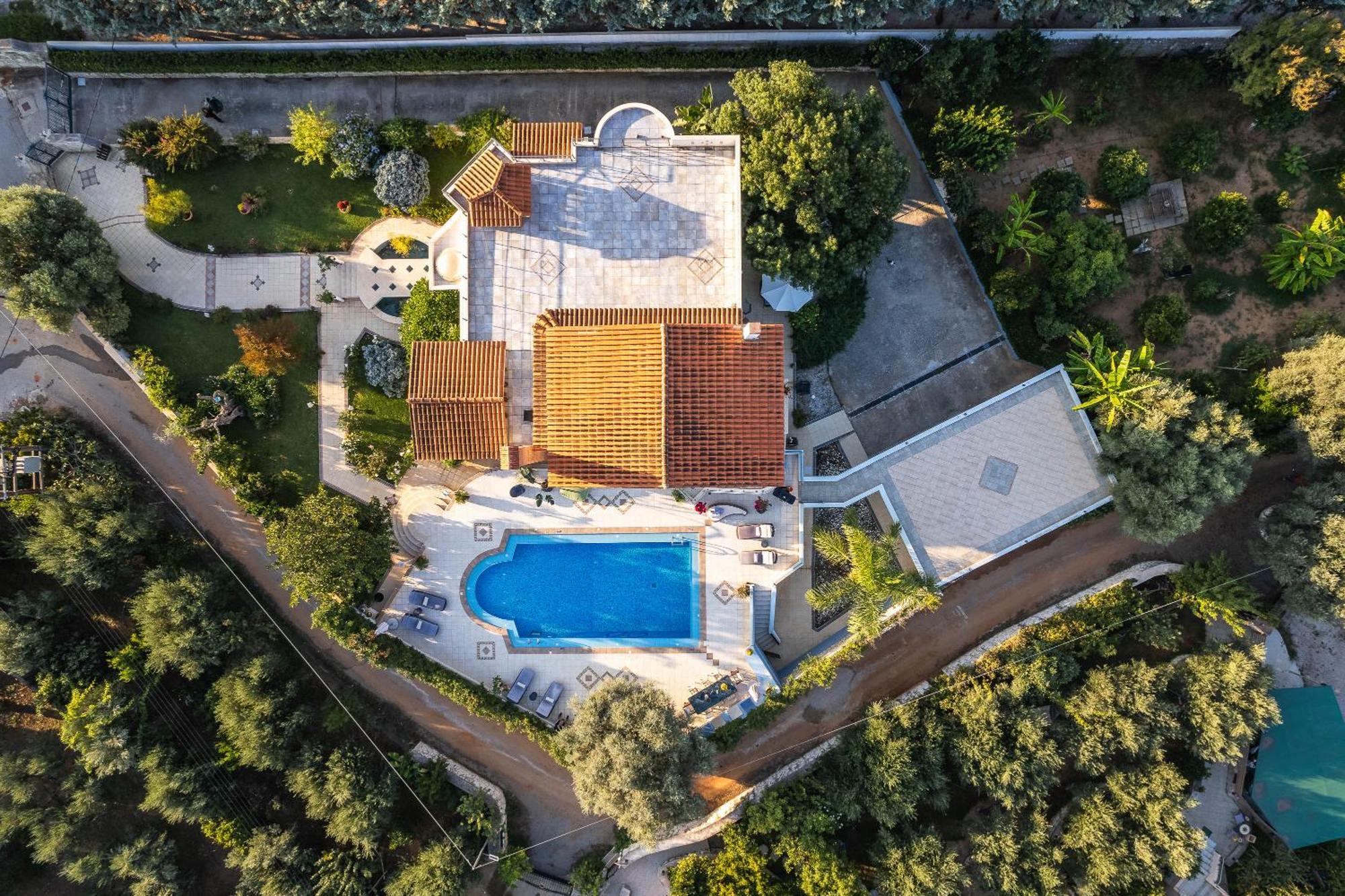 Nikis Villa *