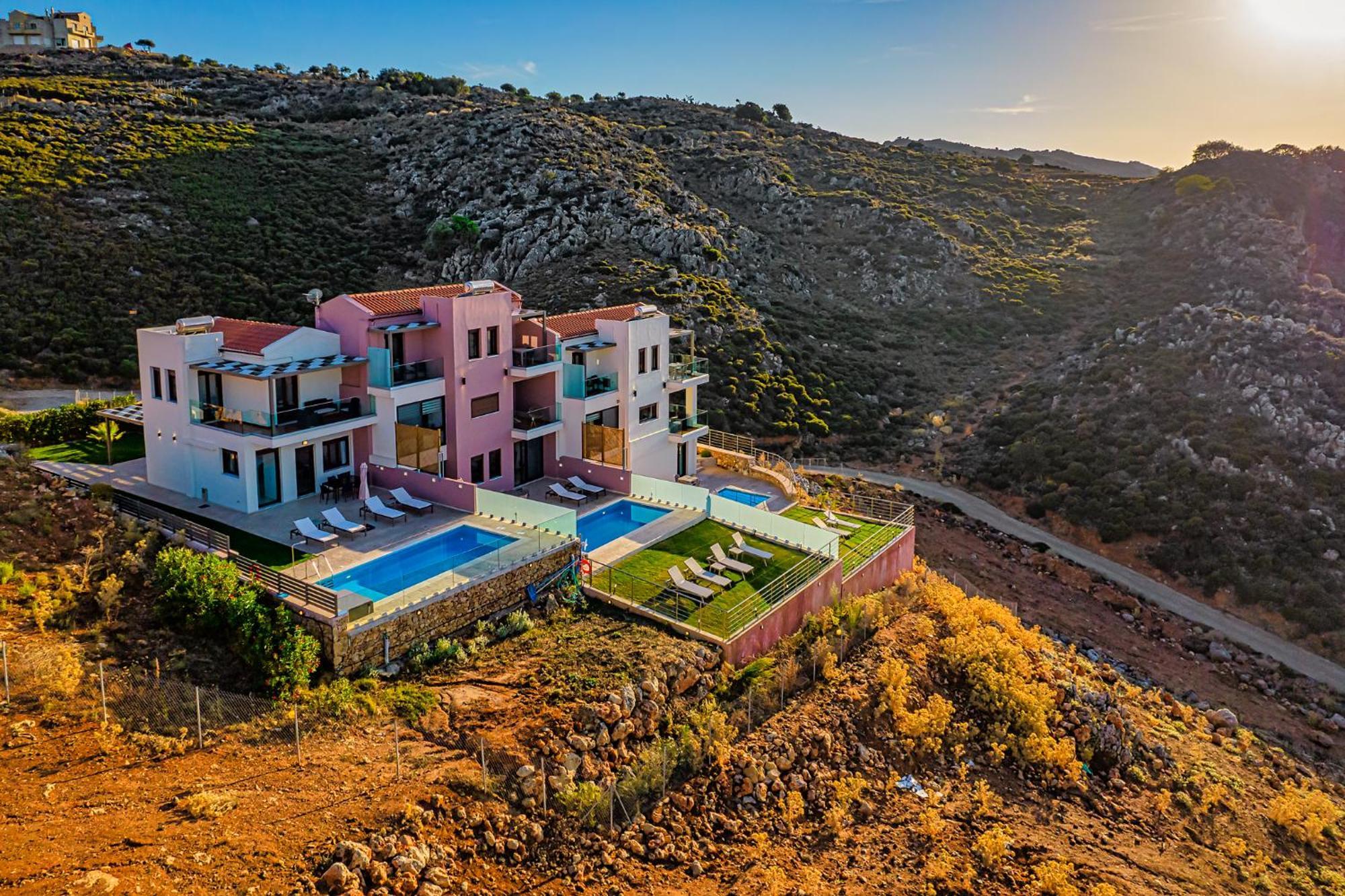 Mari Chania, With Private Ecologic Pool And Amazing View! Villa