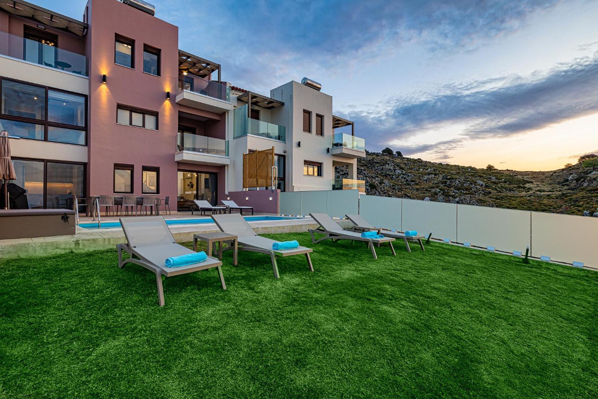 Mari Chania, With Private Ecologic Pool And Amazing View! Villa
