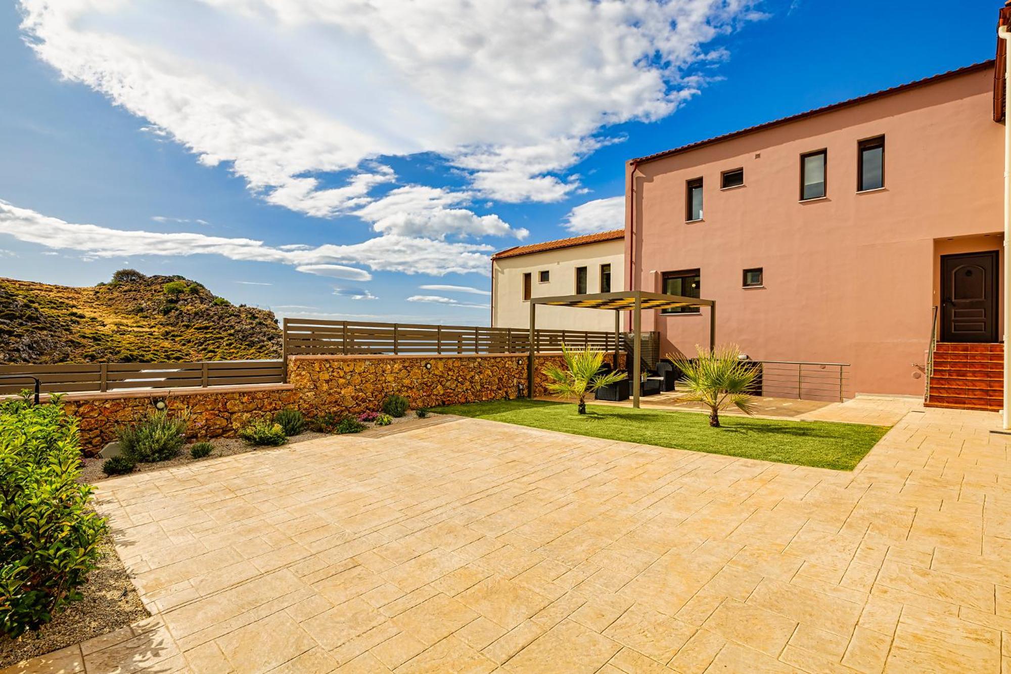 Mari Chania, With Private Ecologic Pool And Amazing View! Chania (Crete)
