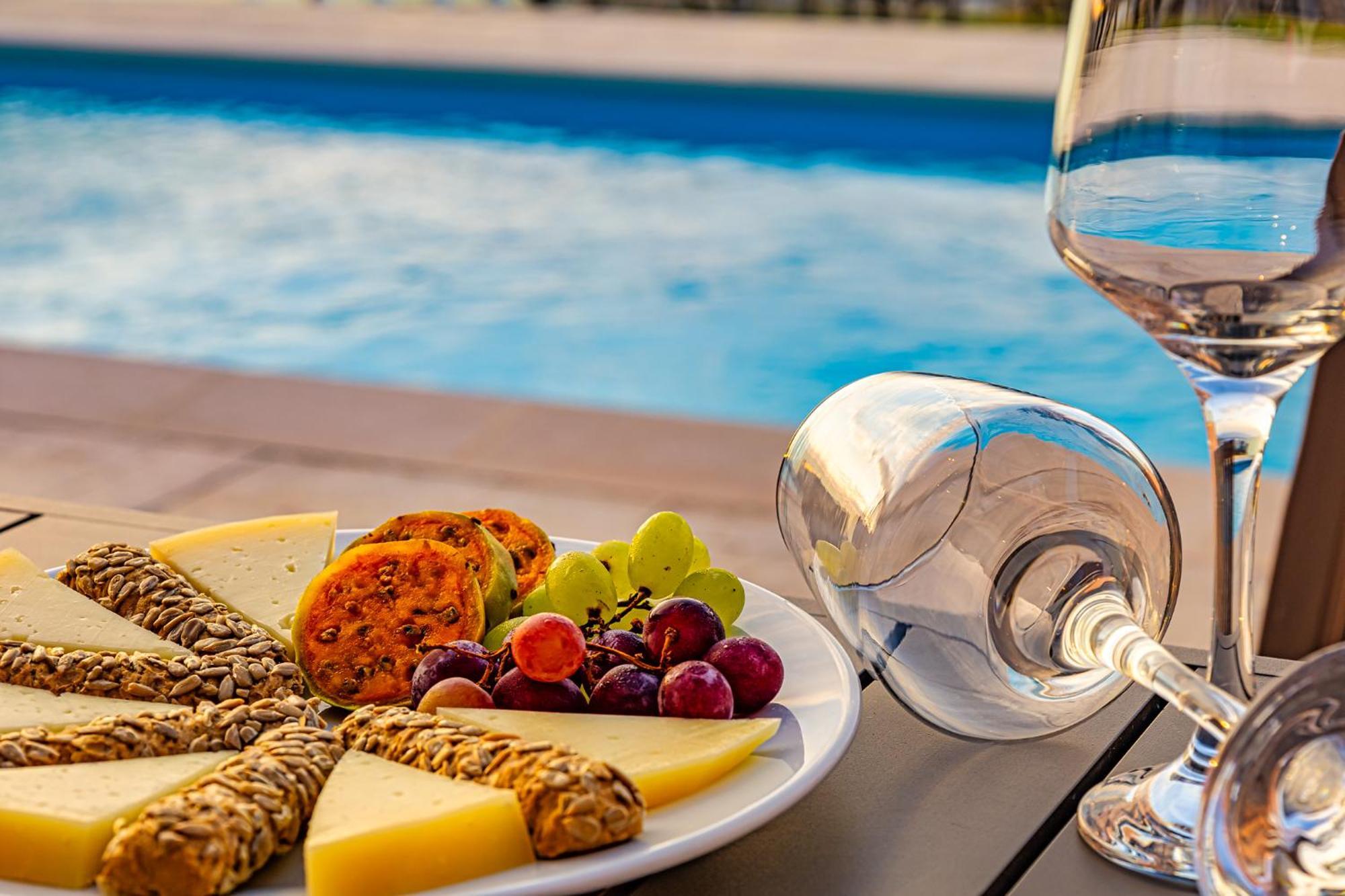 Mari Chania, With Private Ecologic Pool And Amazing View! Chania (Crete)