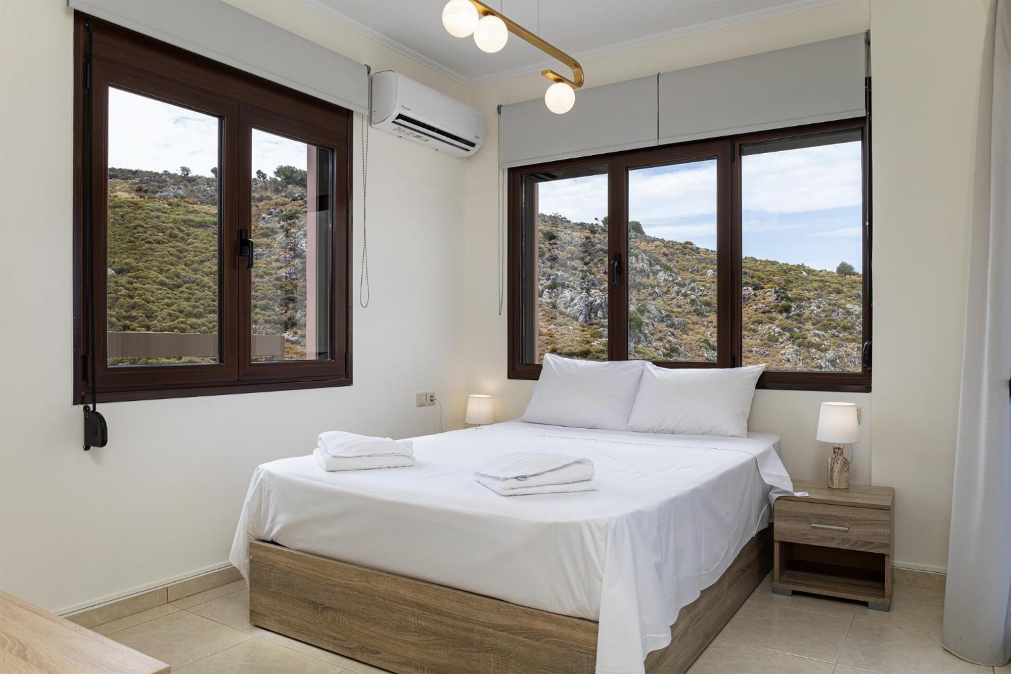 Mari Chania, With Private Ecologic Pool And Amazing View! Villa *