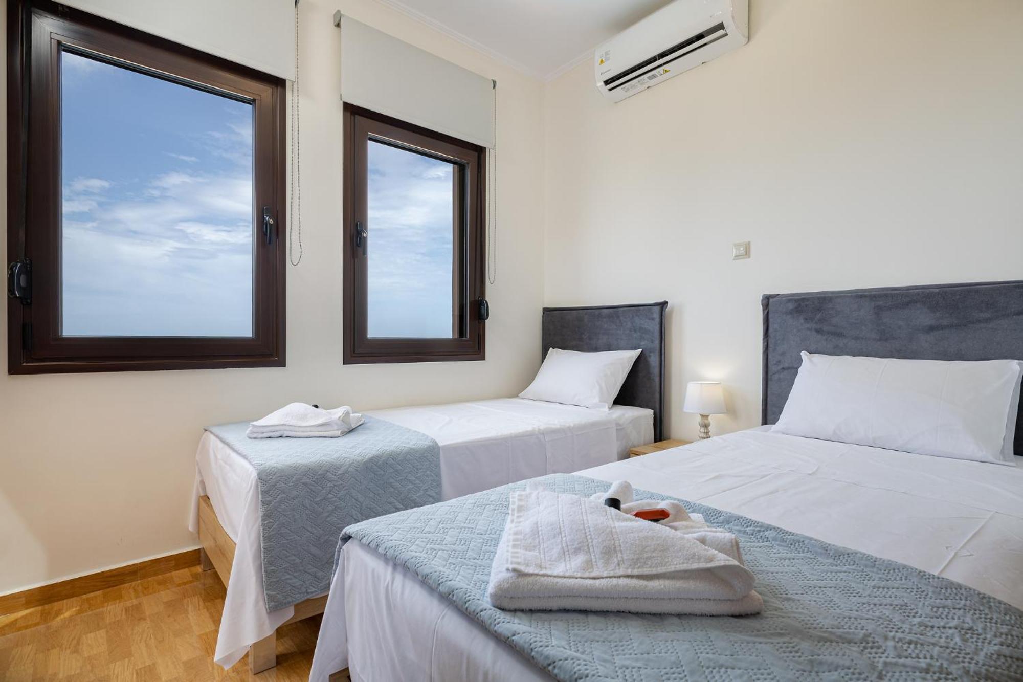 Mari Chania, With Private Ecologic Pool And Amazing View! Villa