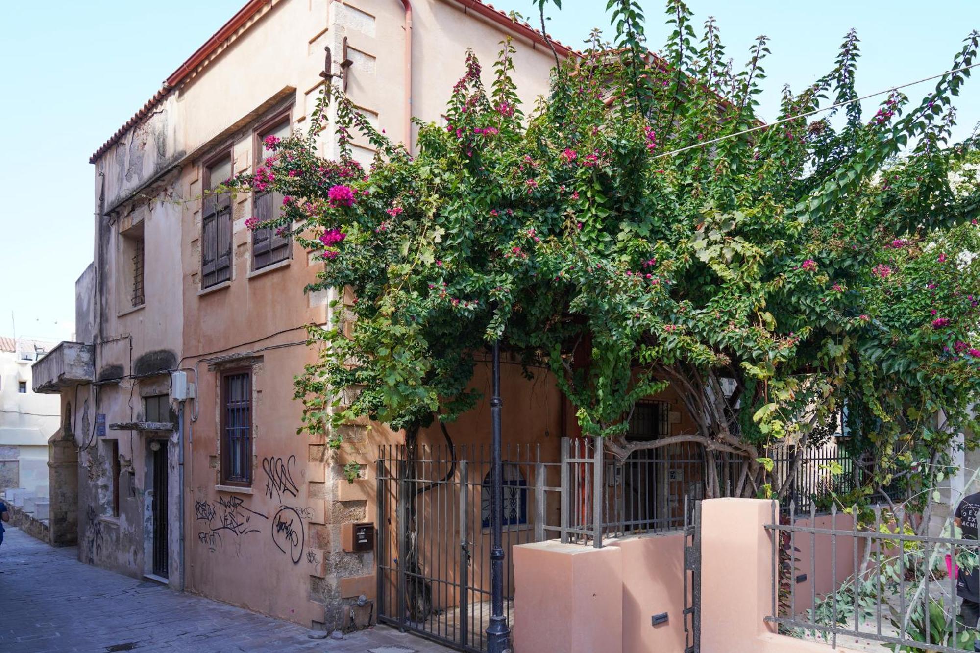 Lindas Convent Garden 4 Chania (Crete)