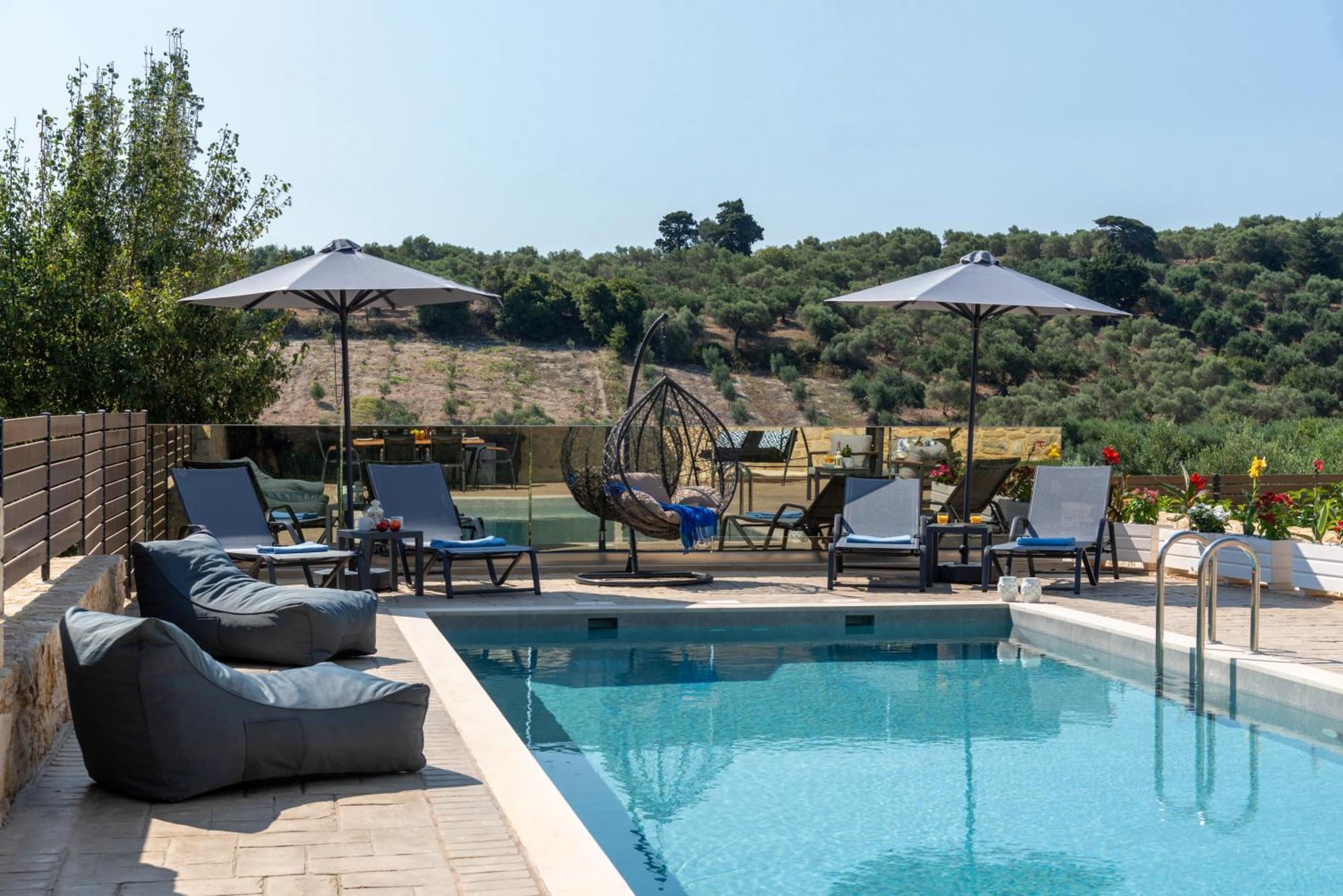 Sirena Villa *
