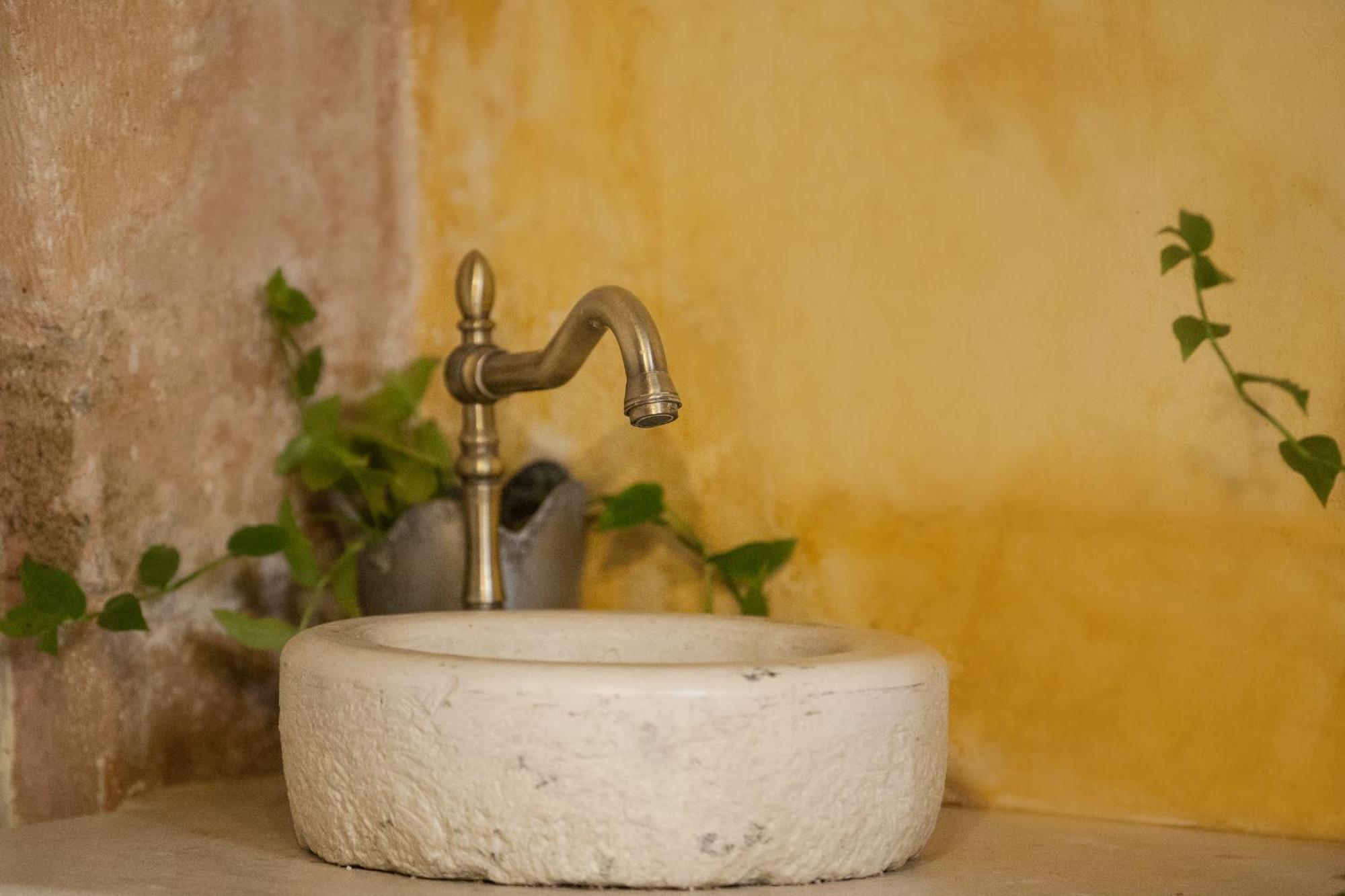 Ifigenia Traditional Rooms & Maisonettes Chania (Crete)