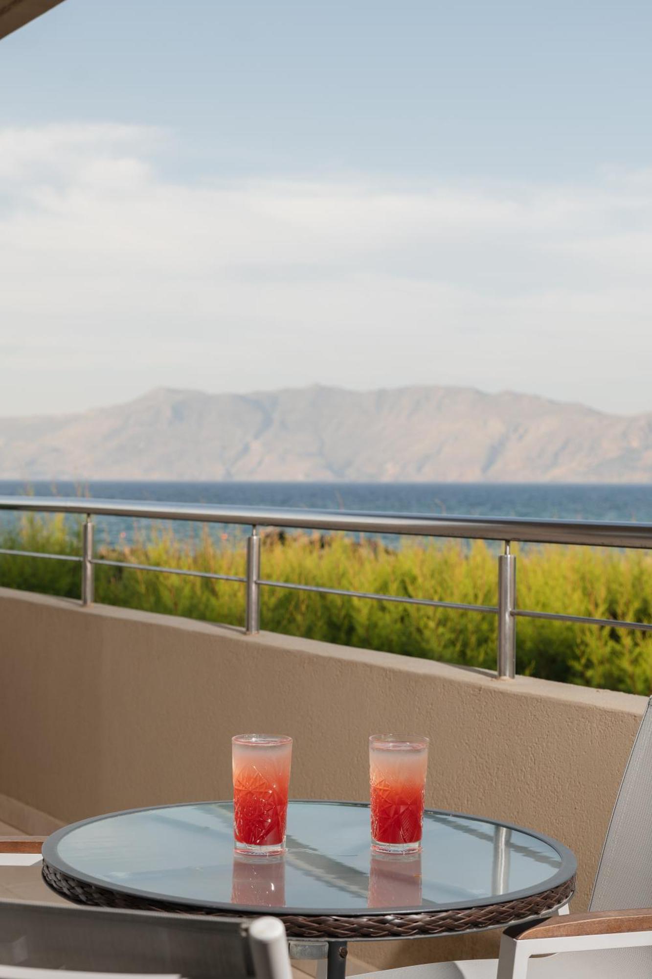 Molos Bay Hotel 4*