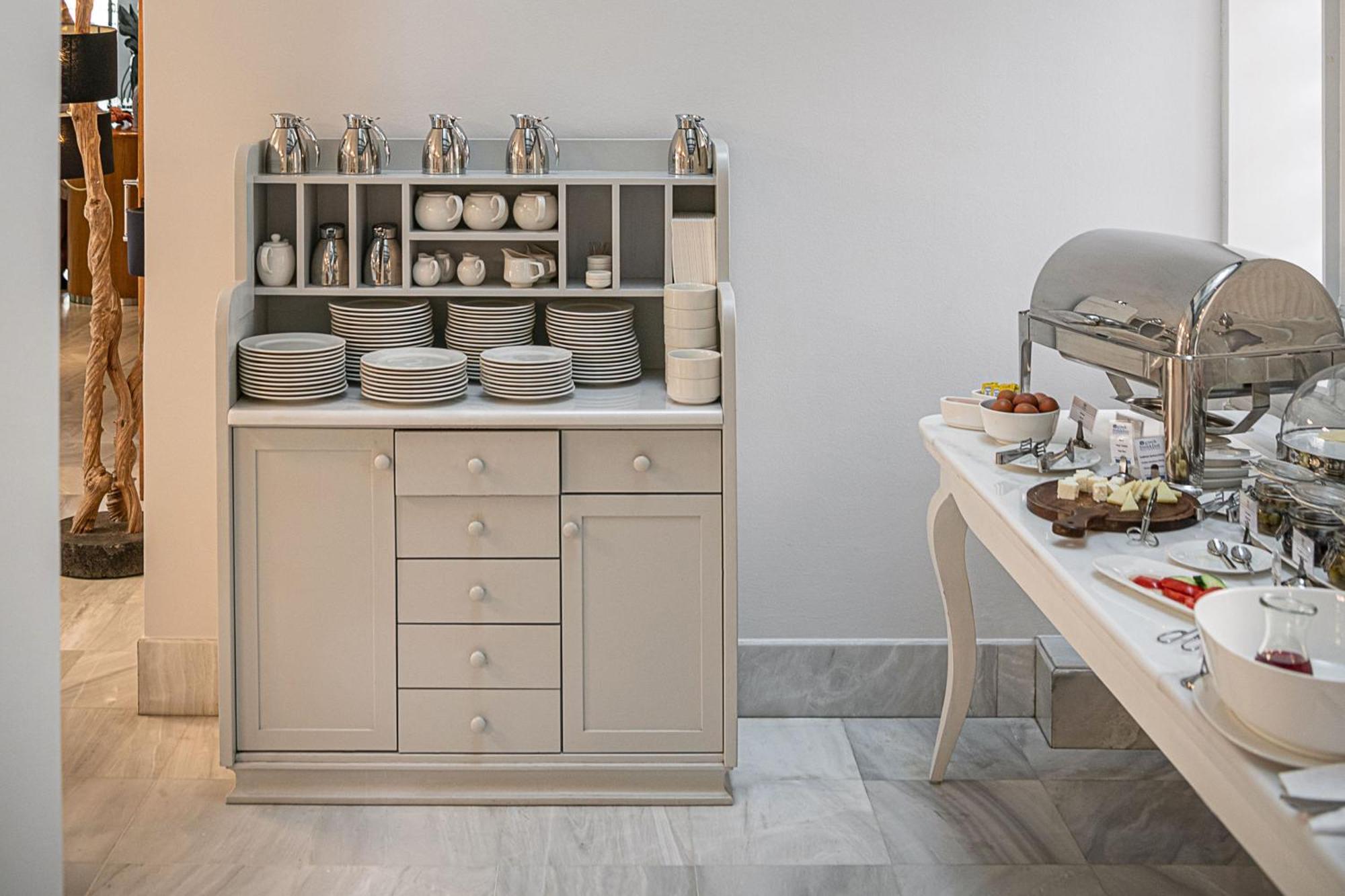 Hotel Avra Boutique 4*