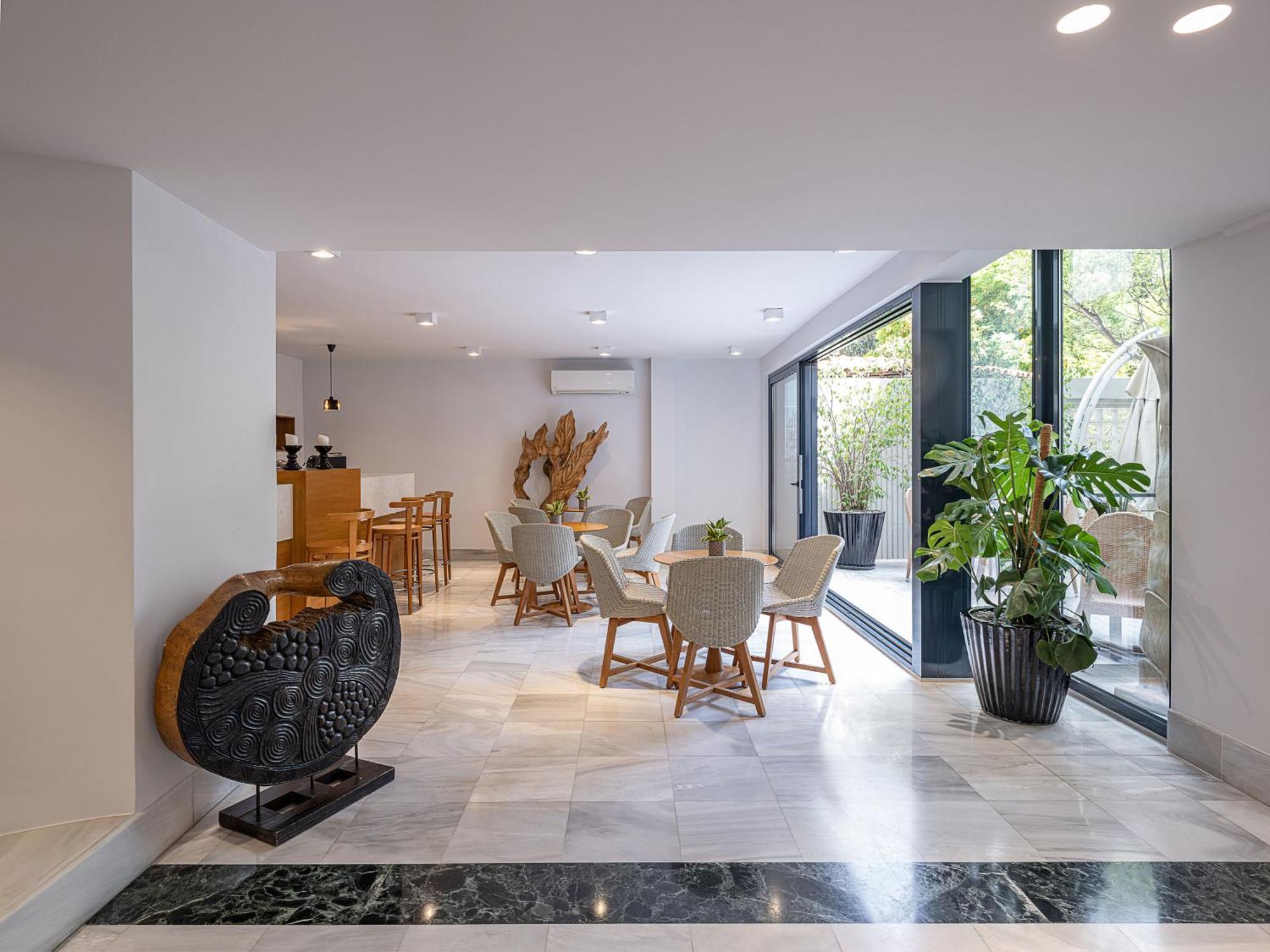 Avra Boutique 4*