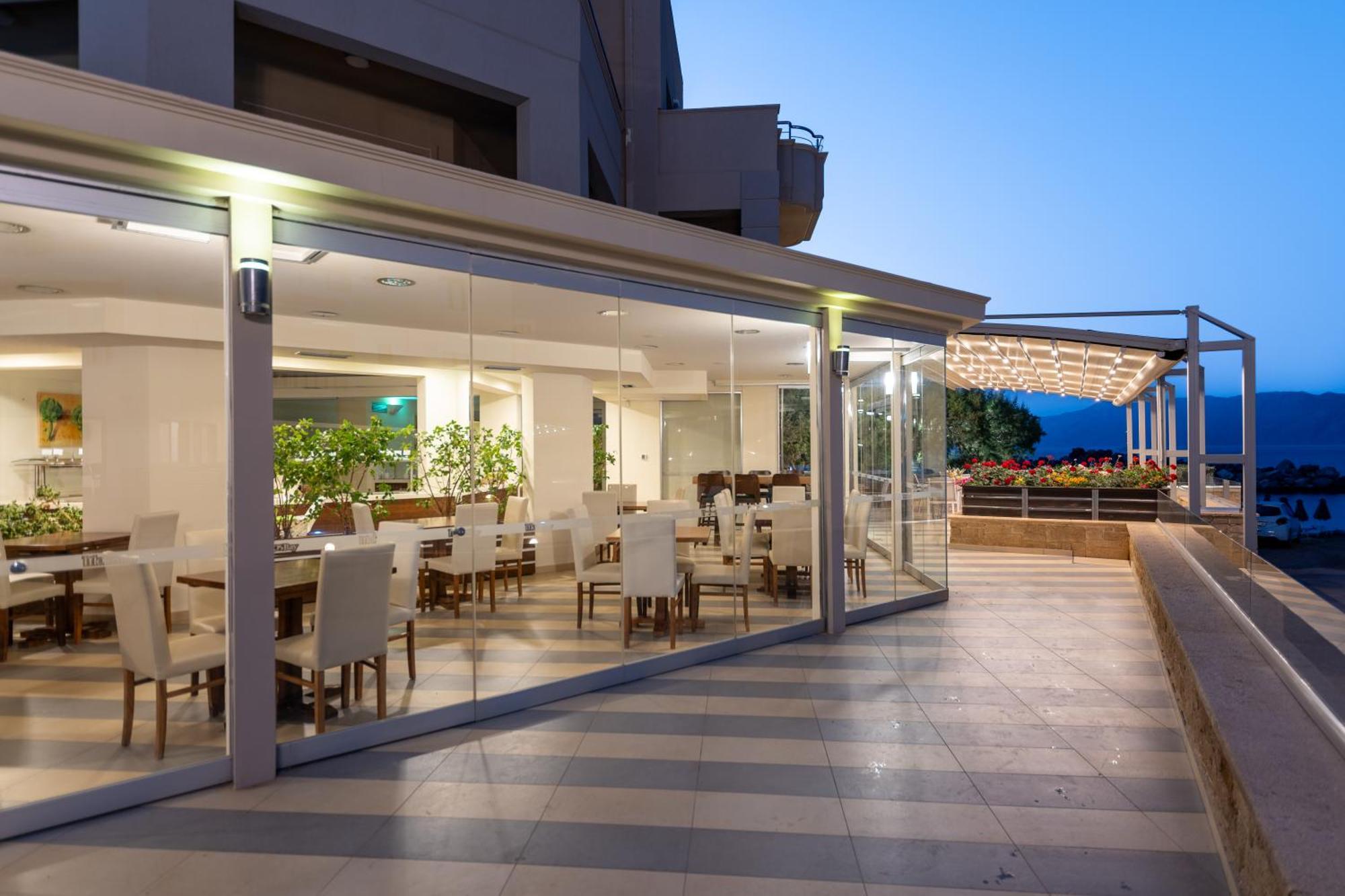 Hotel Molos Bay 4*