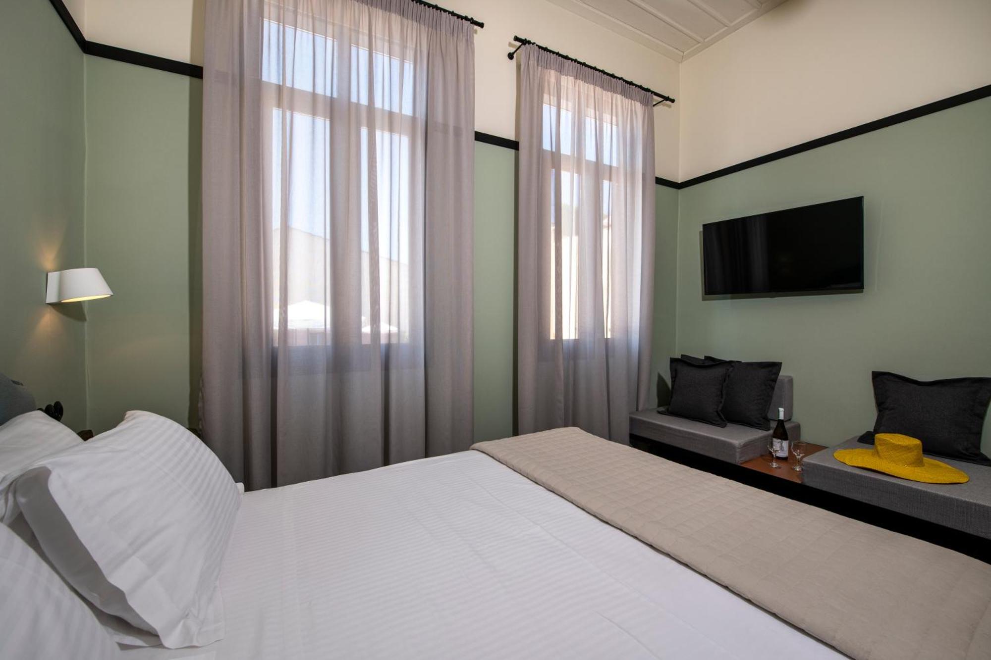 Hotel Mosaic Venetian Harbour *
