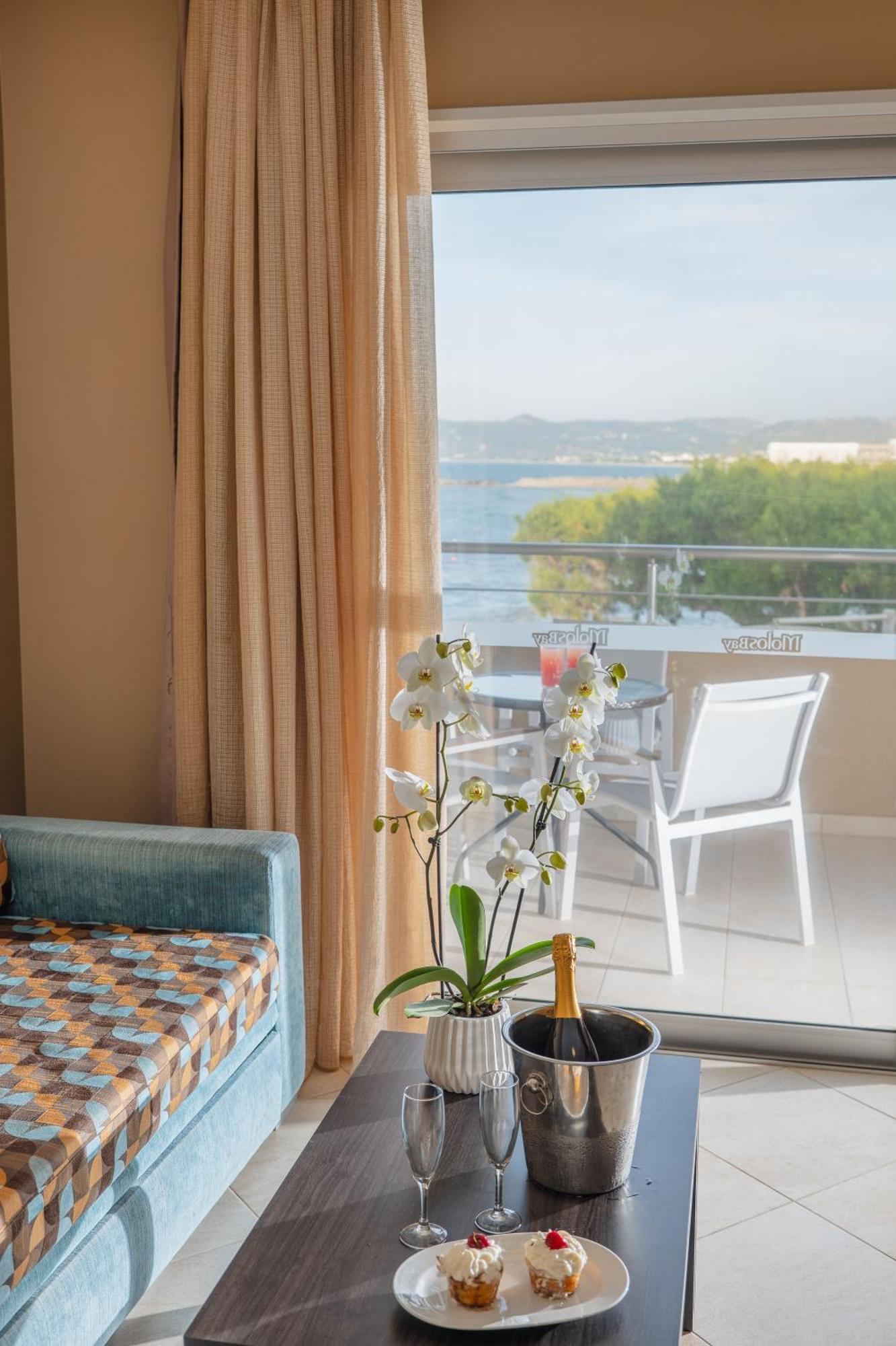 Molos Bay 4*