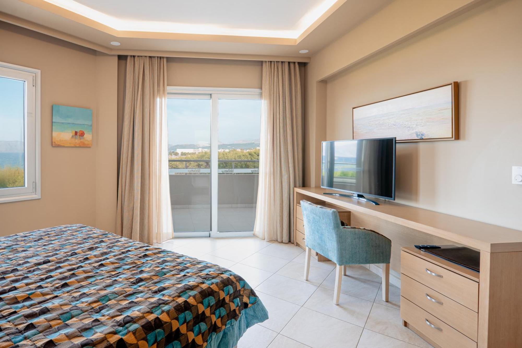Molos Bay Hotel 4*