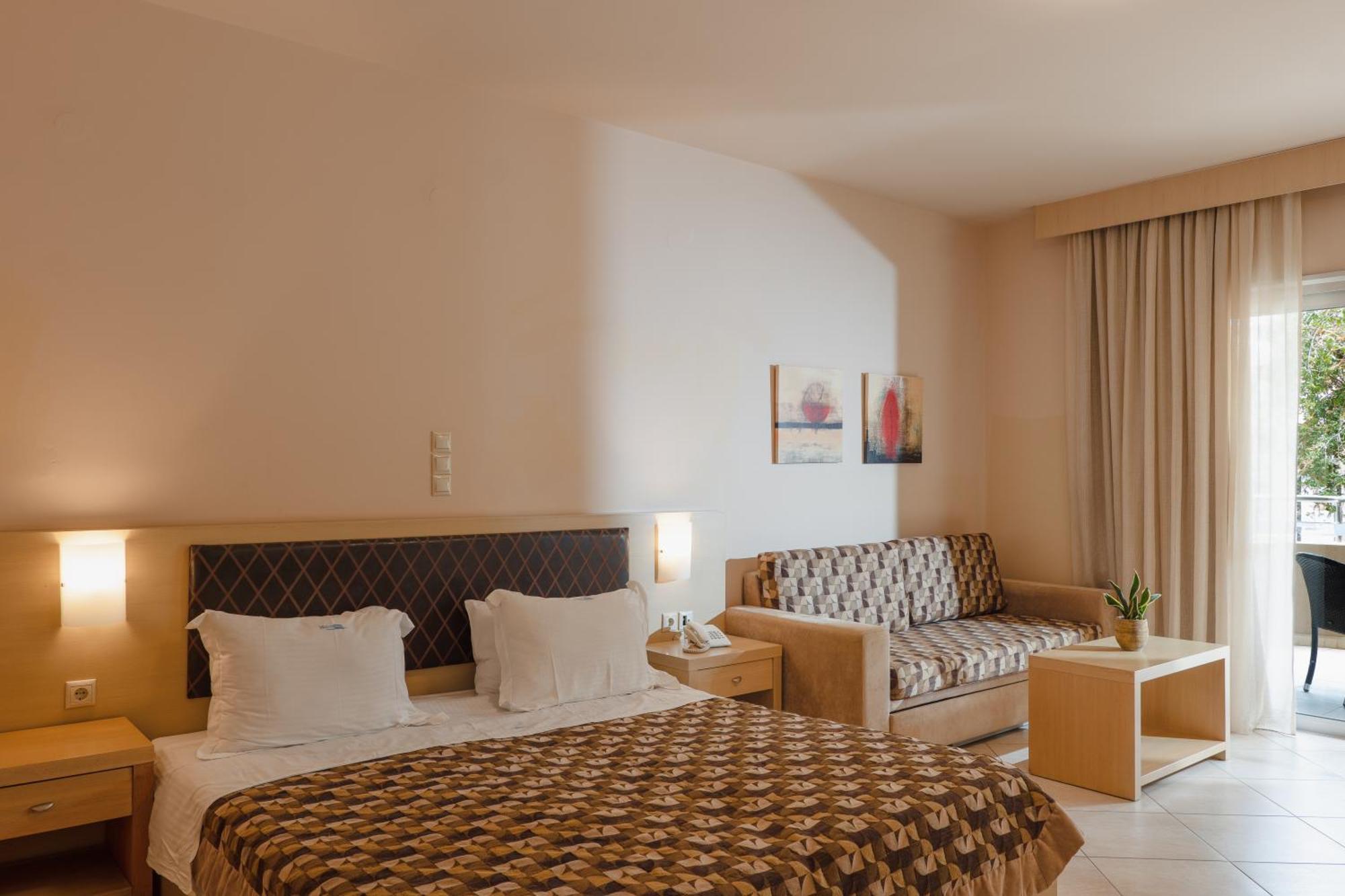 Molos Bay 4*