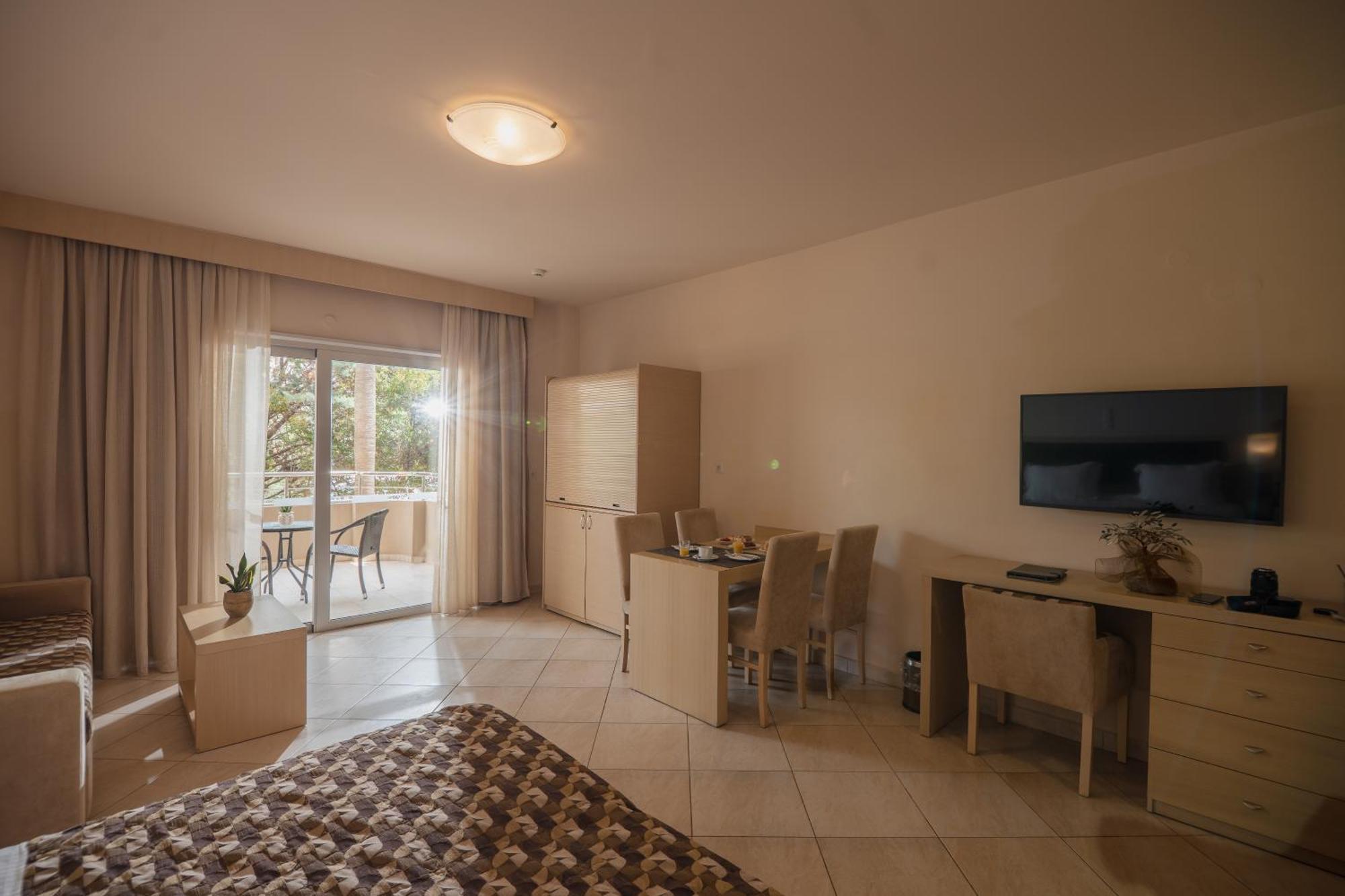 Hotel Molos Bay
