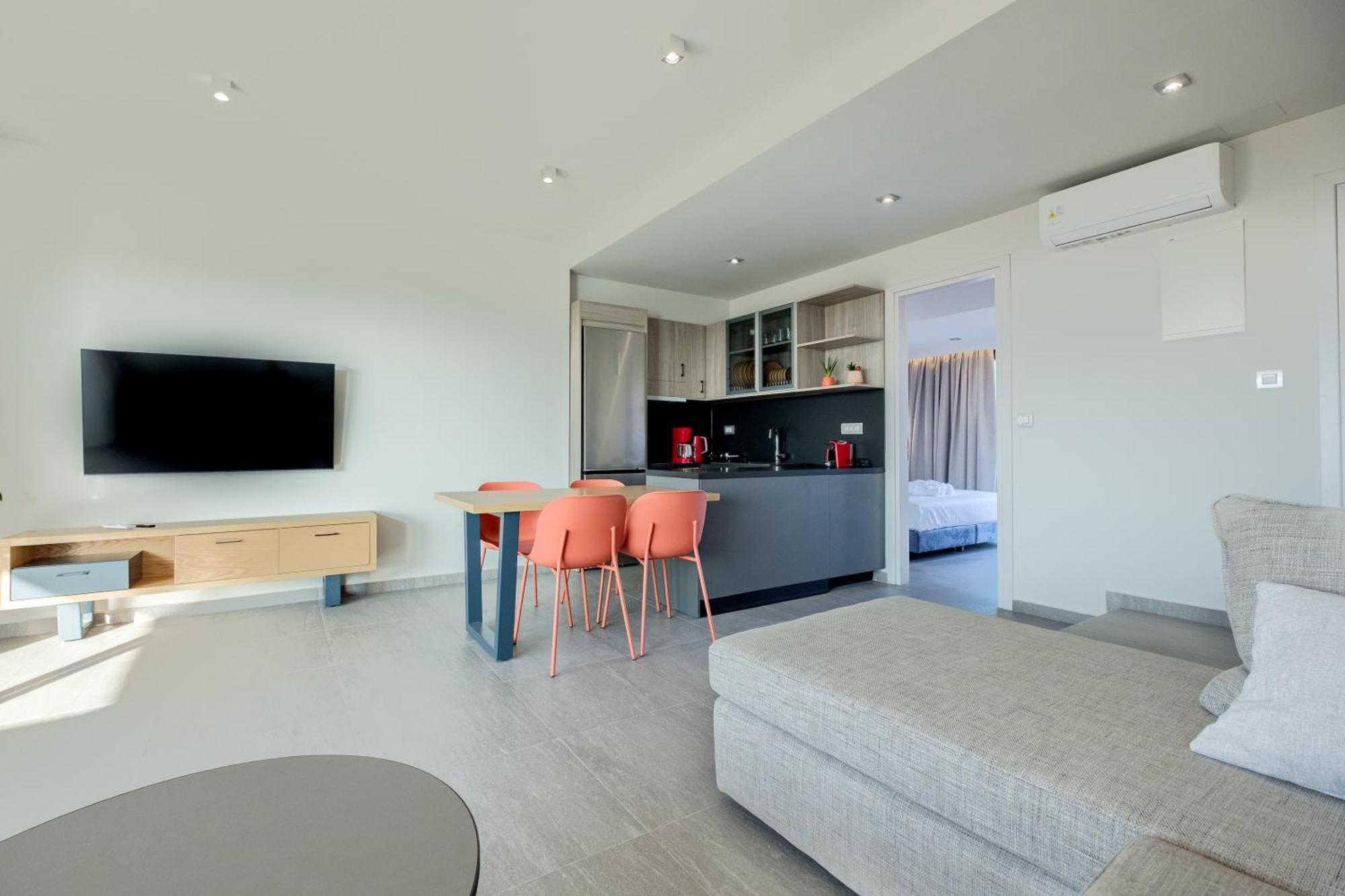Sky-high 70sqm Penthouse W. Stunning Views - 05