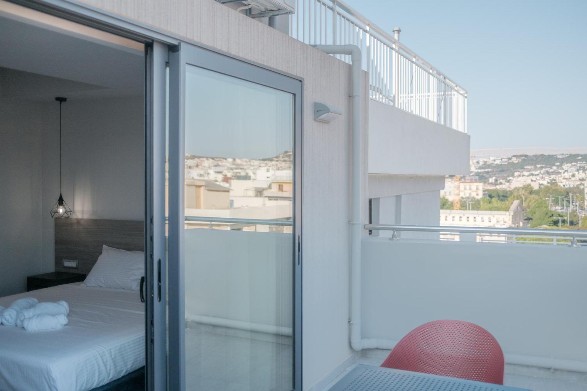 Sky-high 70sqm Penthouse W. Stunning Views - 05