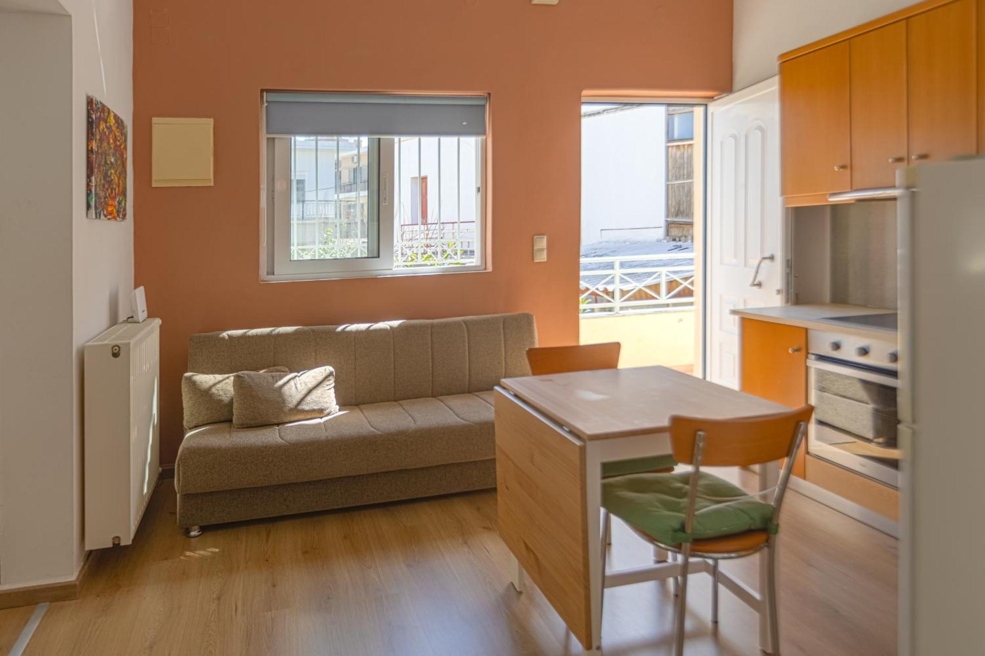 In And Out Apartment *