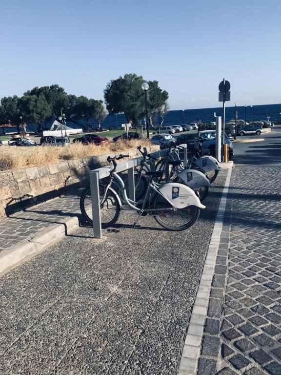 Dioni 2 Chrissi Akti Chania