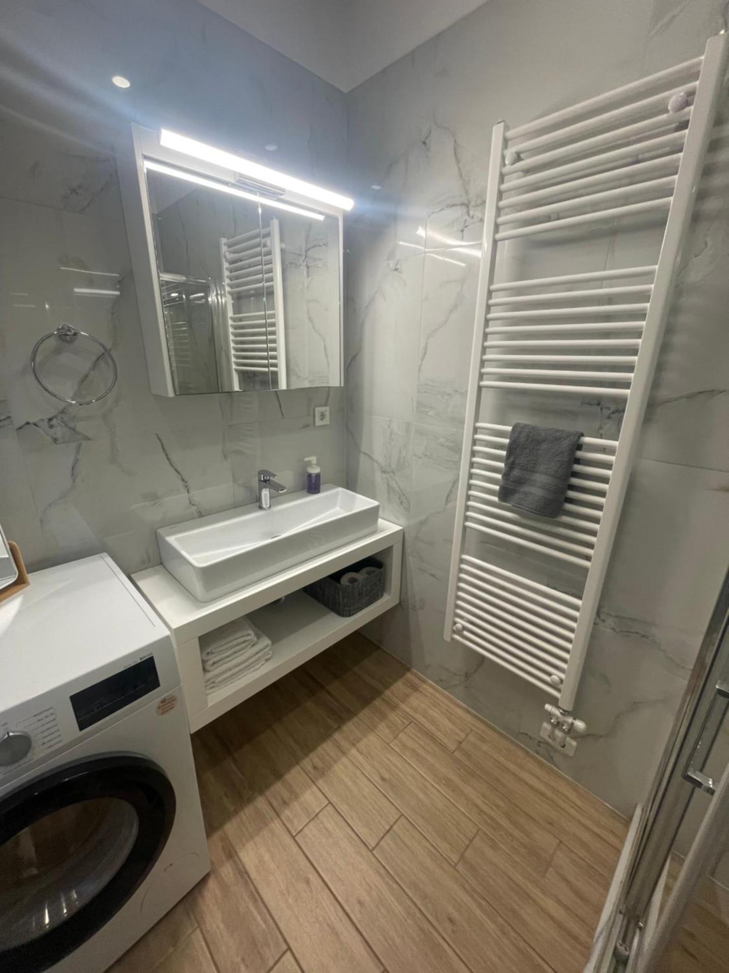 Leonidas House Apartamento *