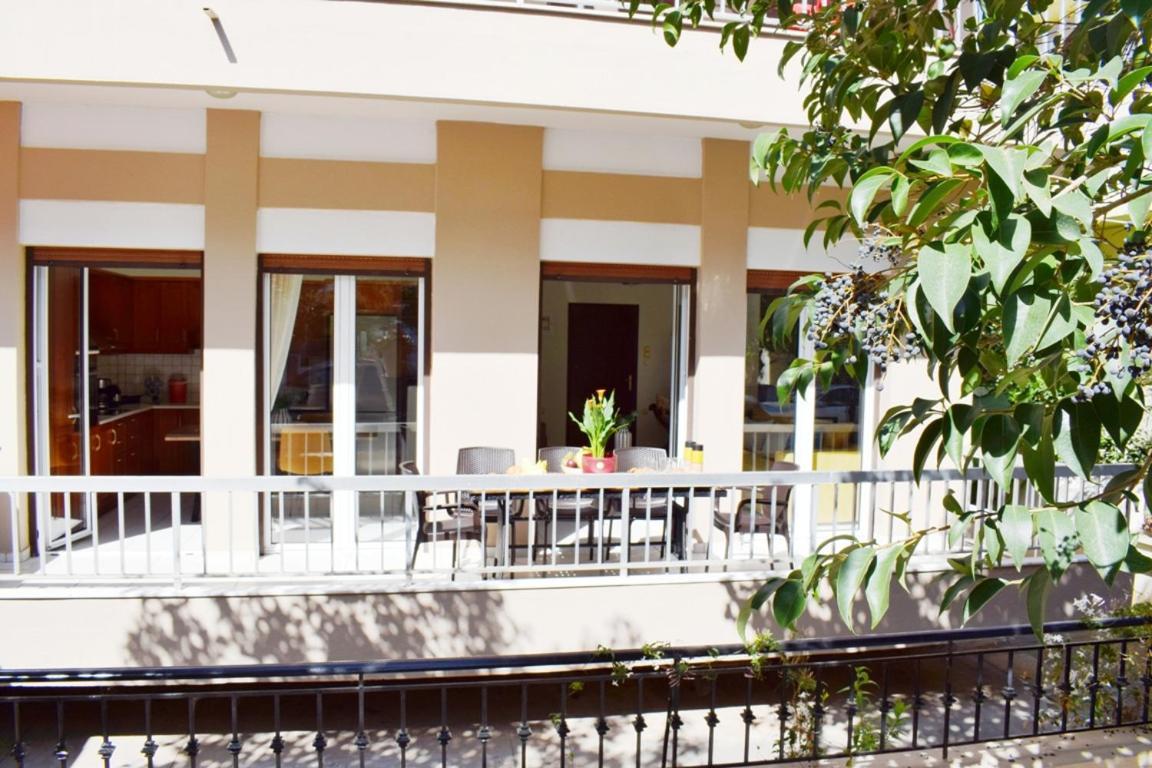 Apartment Nama -central Vacation With Free Parking Only 900m Far From Venetian Port And Beach!