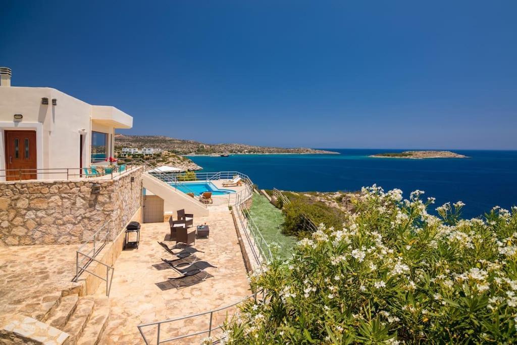 Villa Seawave I, By Hellocrete *
