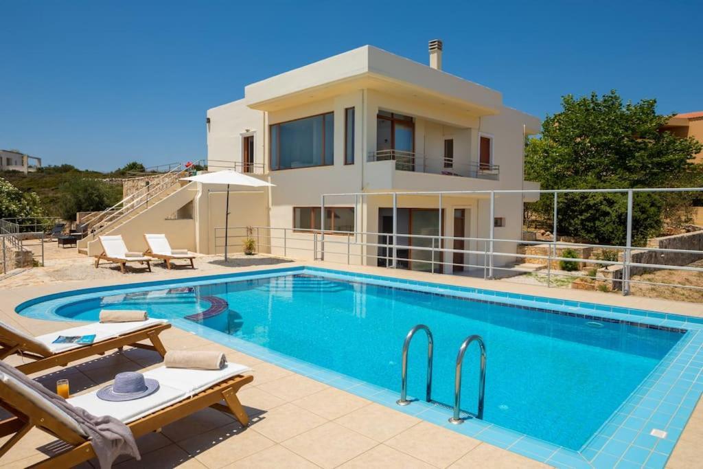 Villa Seawave I, By Hellocrete