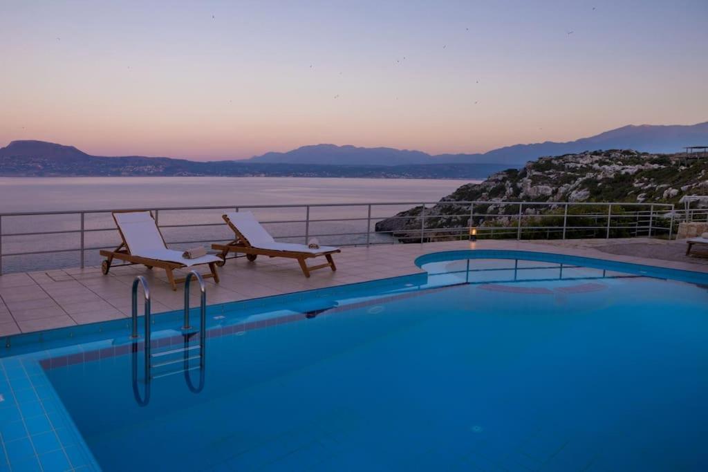 Seawave I, By Hellocrete Villa
