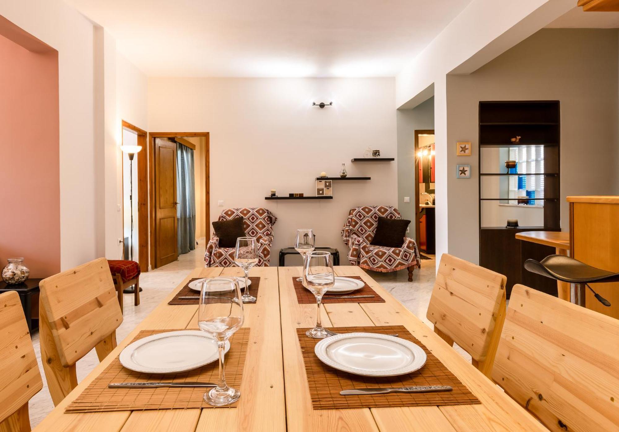 Big Spacious In The Heart Of The City! Apartment *