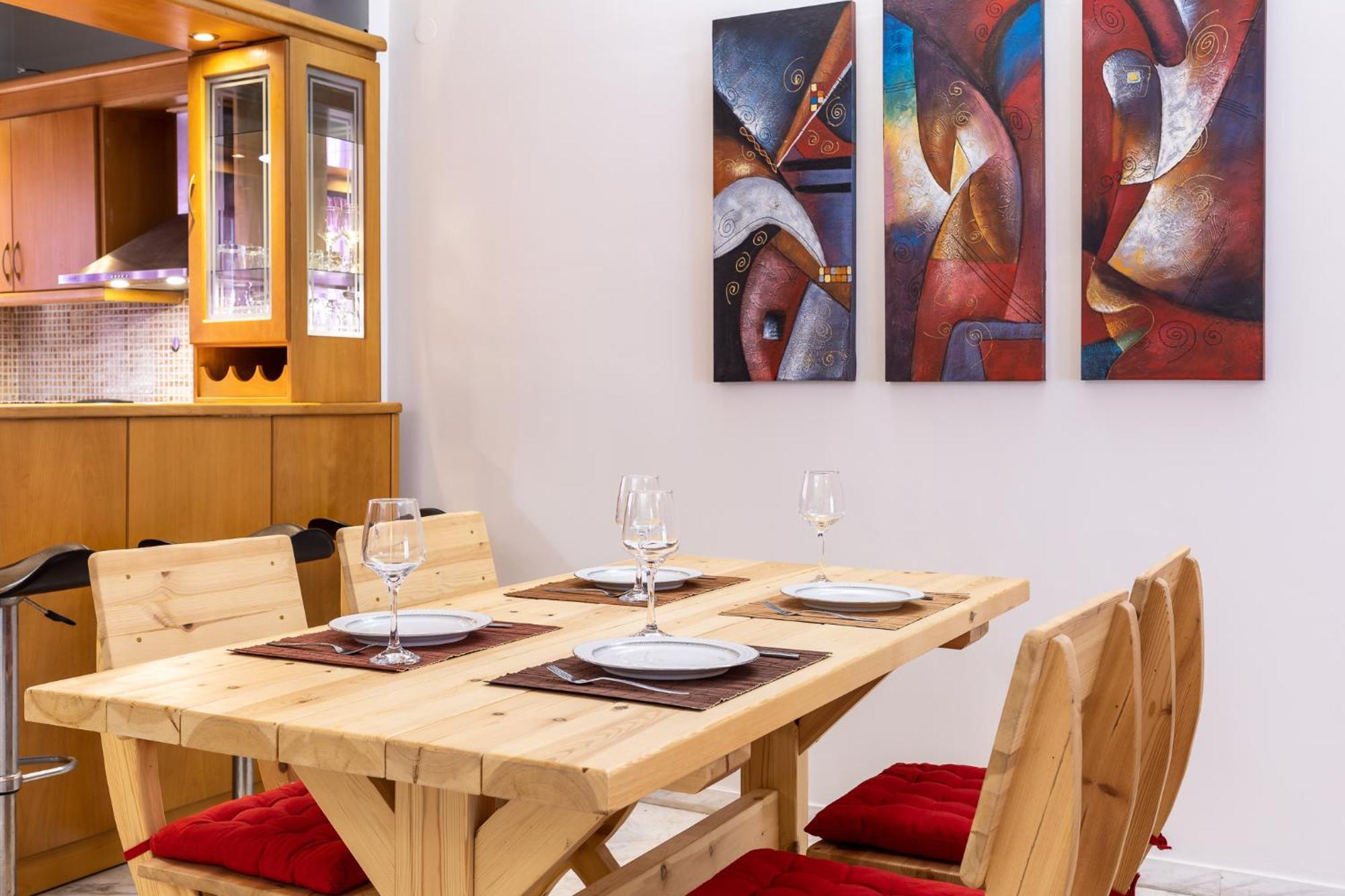 Big Spacious In The Heart Of The City! *