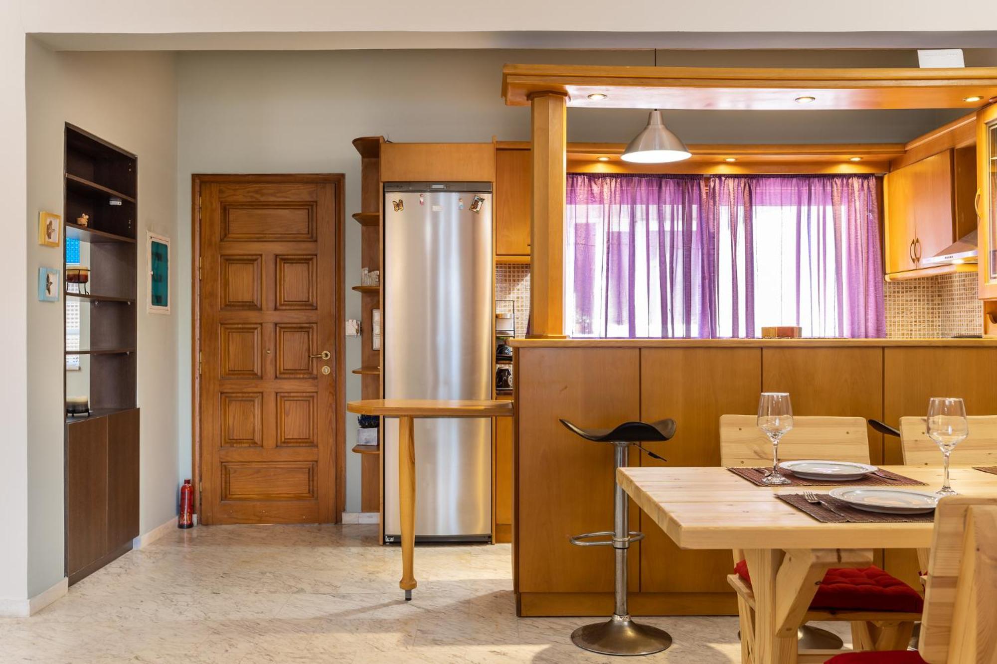 Big Spacious In The Heart Of The City! Apartment *