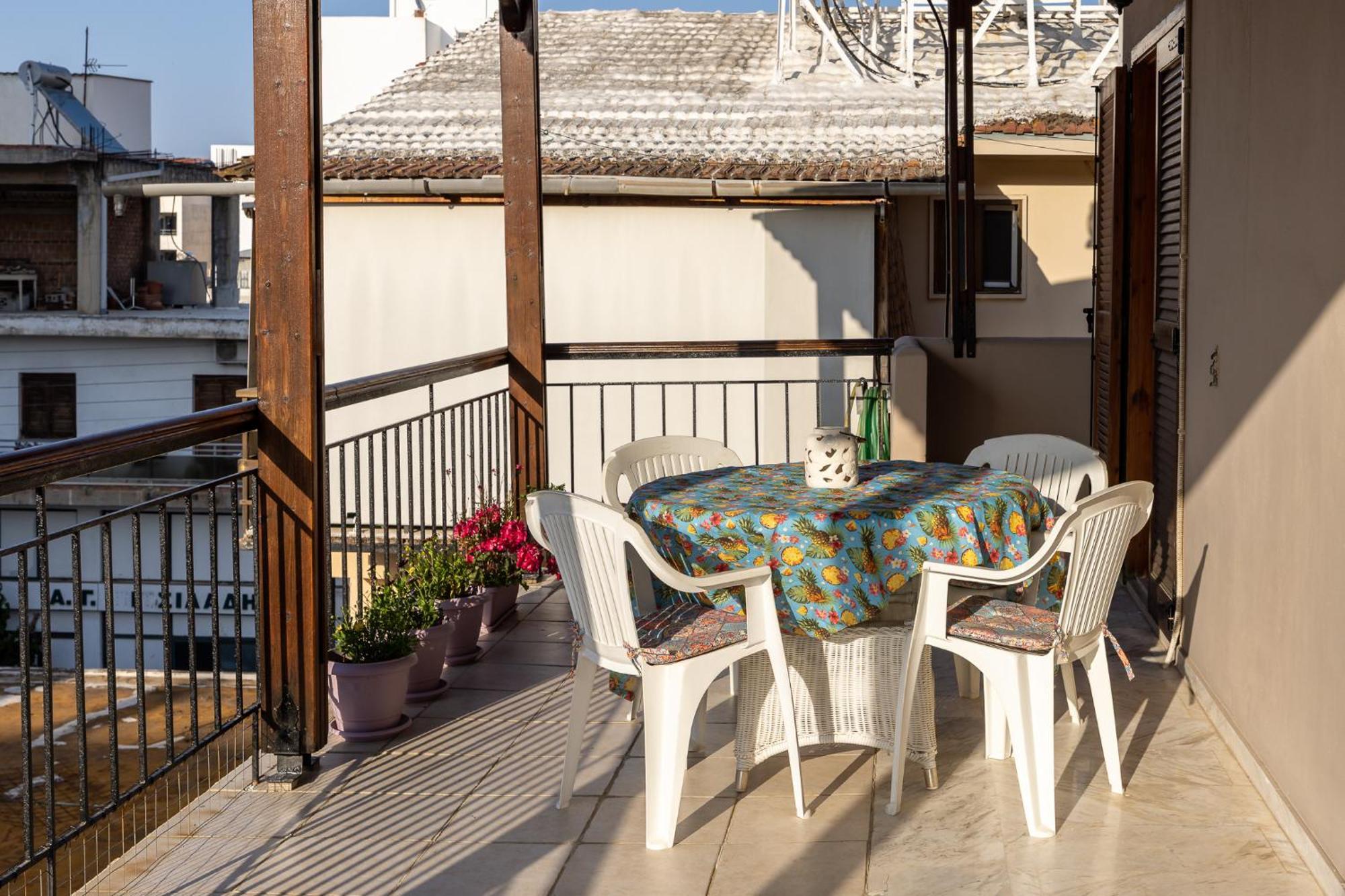 Big Spacious In The Heart Of The City! Apartment