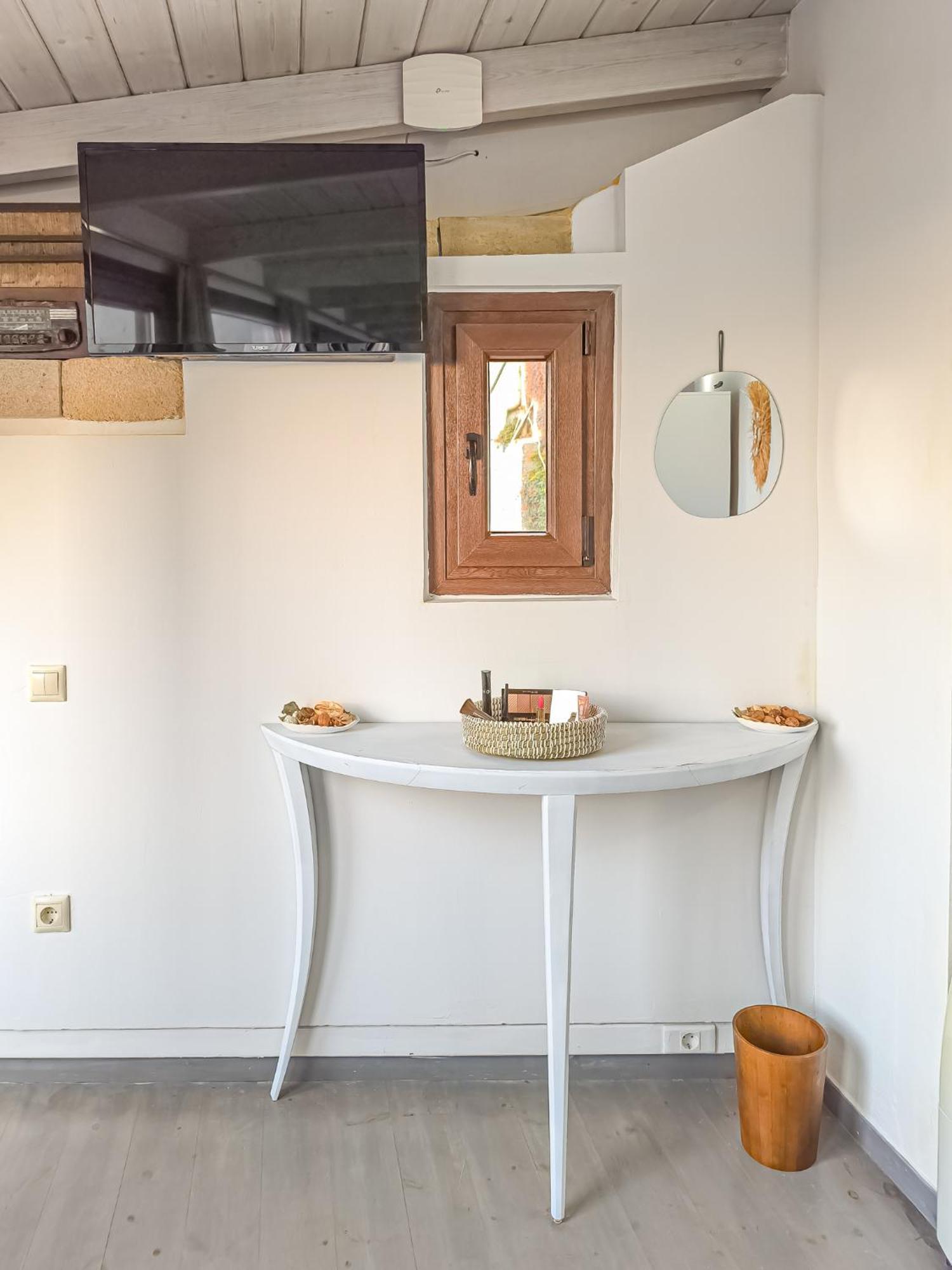 Charming Old Tannery House With Spacious Veranda And Stunning Sea View!