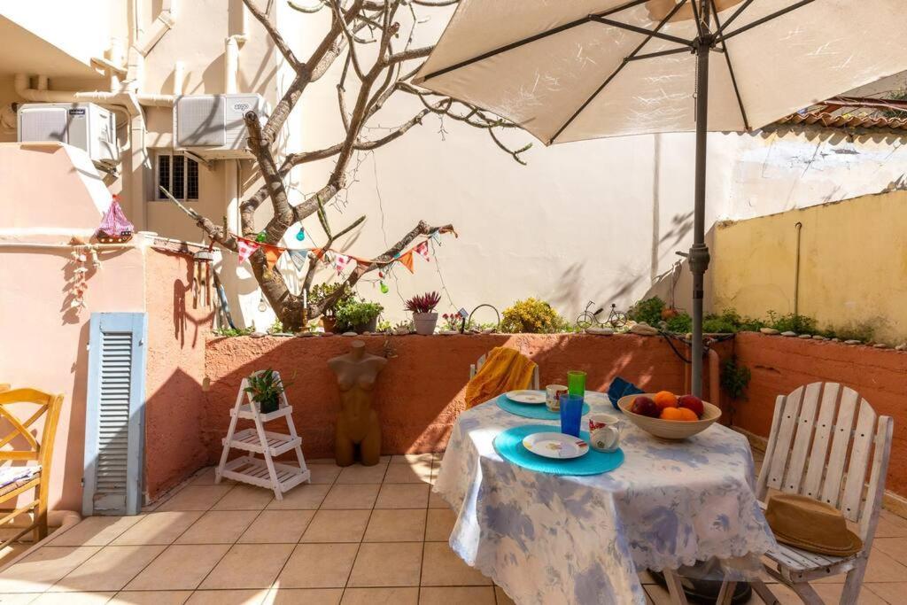 Backyard Art Apartment