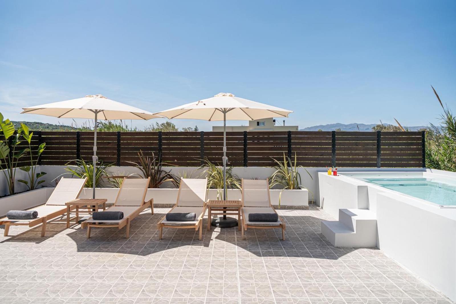 Sol Luxury - Close To The With A Private Mini Pool