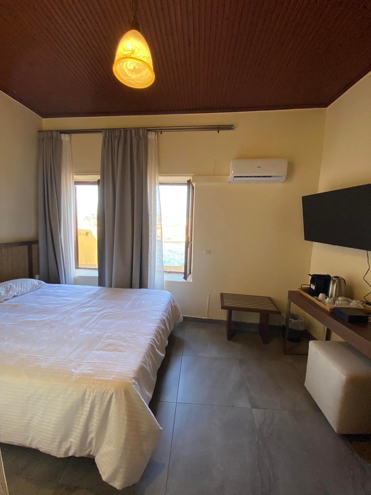 Helena Hotel 3*