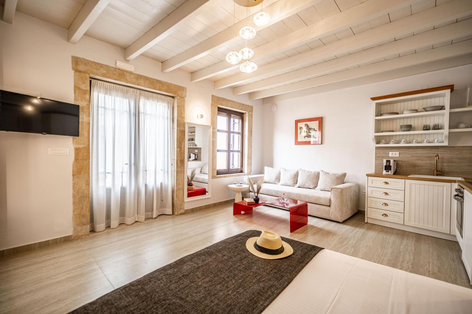Lithinon Luxury Suites With Free Parking