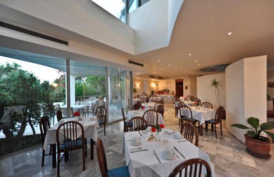 Rodon Chrissi Akti Chania